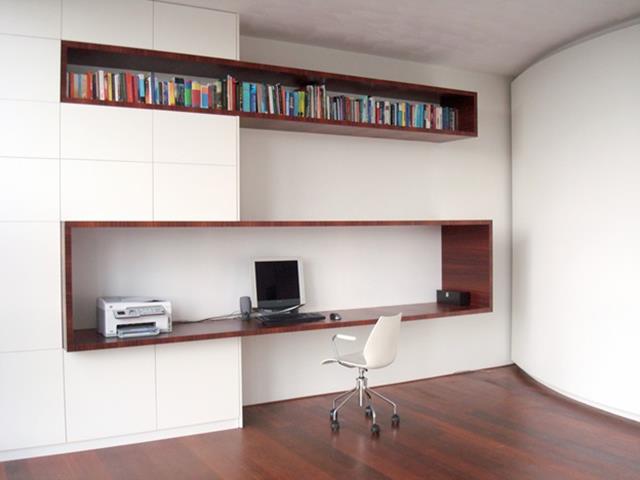 استفاده بهینه از فضای دیوار برای میز کار خانگی | شرکت معماری داخلی تهران دیزاین سنتر