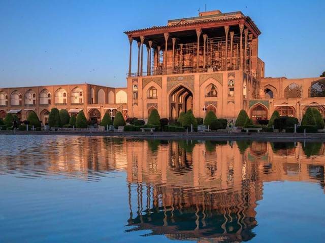 عالی قاپو یکی ازبنا های برجسته تاریخی در اصفهان است | تهران دیزاین سنتر