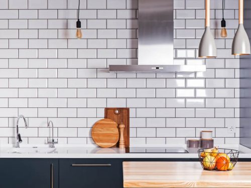 ایده تزئین دیوار آشپزخانه | تزیین آشپزخانه با سرامیک سفید آشپزخانه