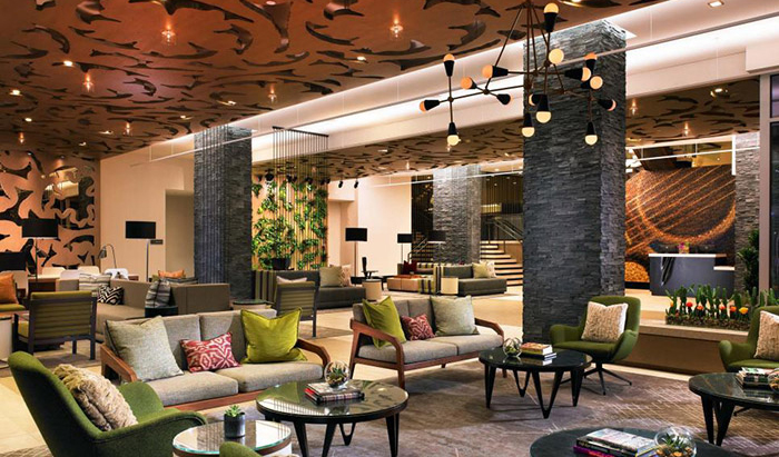 طراحی لابی هتل با طرحی شلوغ و در عین حال زیبا | شرکت معماری داخلی تهران دیزاین سنتر