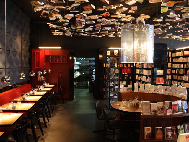 ایده های خلاقانه در دکوراسیون فروشگاه کتاب | شرکت معماری داخلی تهران دیزاین سنتر