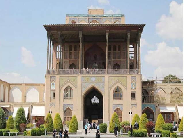 عالی قاپو یکی از مهم‌ترین شاهکارها‌ی معماری اصفهان | تهران دیزاین سنتر 